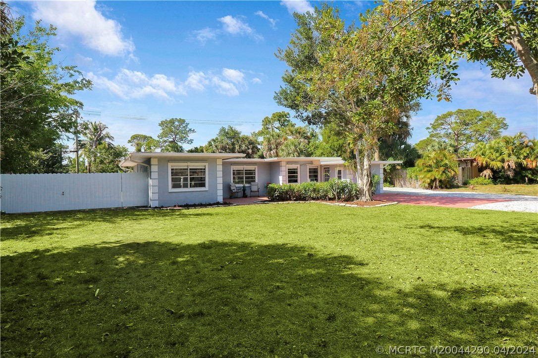 327 SW Dyer Drive