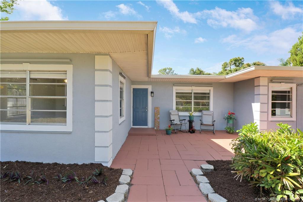 327 SW Dyer Drive
