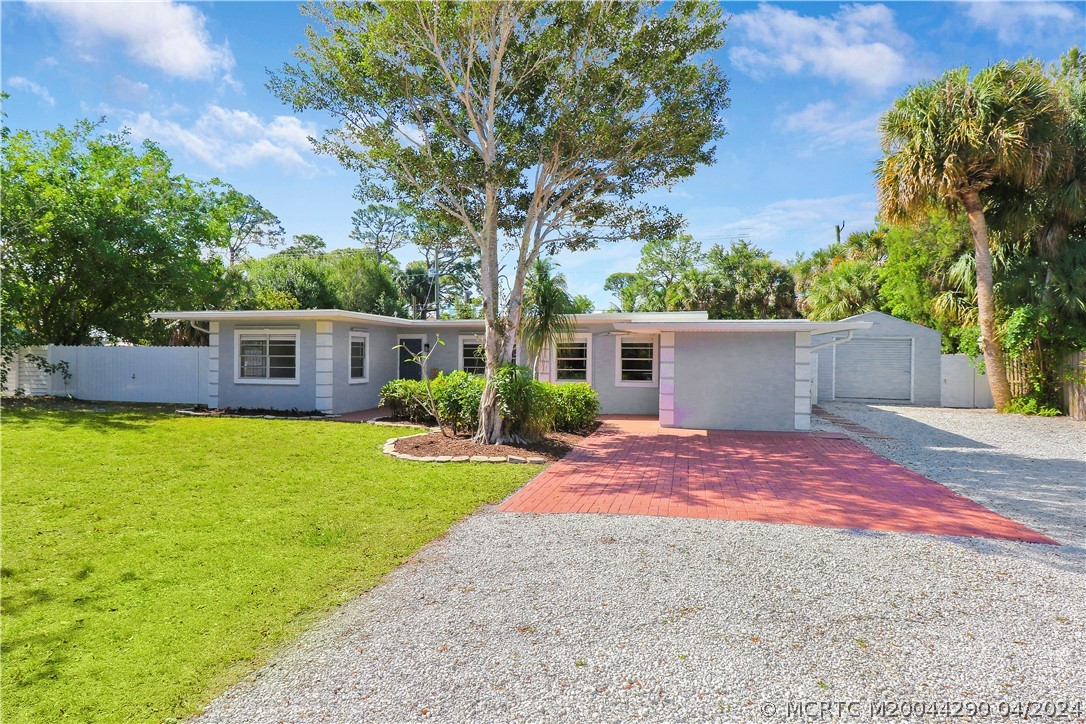 327 SW Dyer Drive