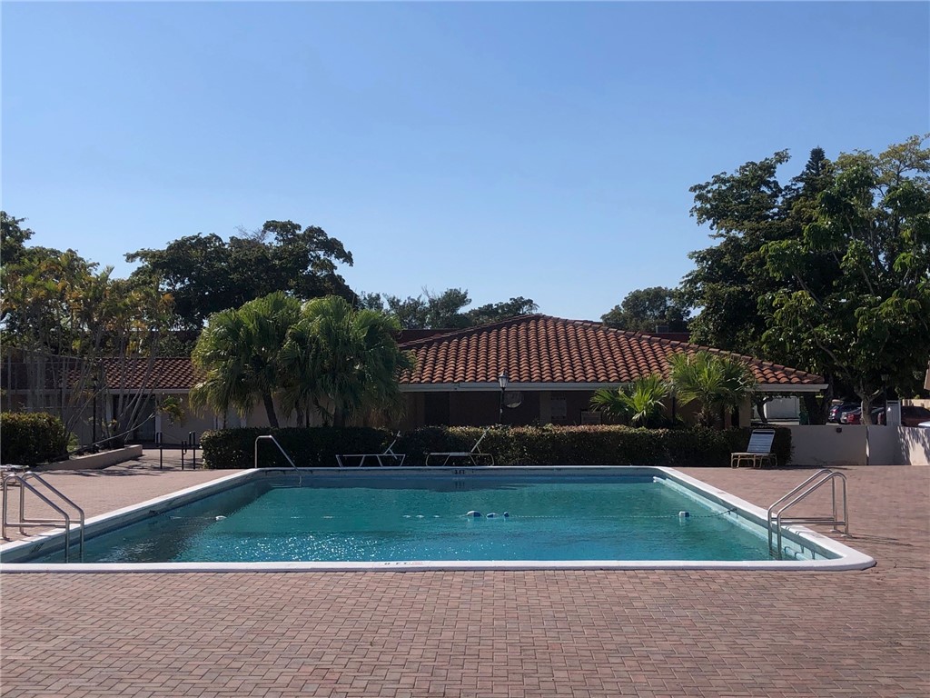 327 SW Dyer Drive