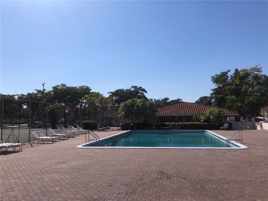 327 SW Dyer Drive