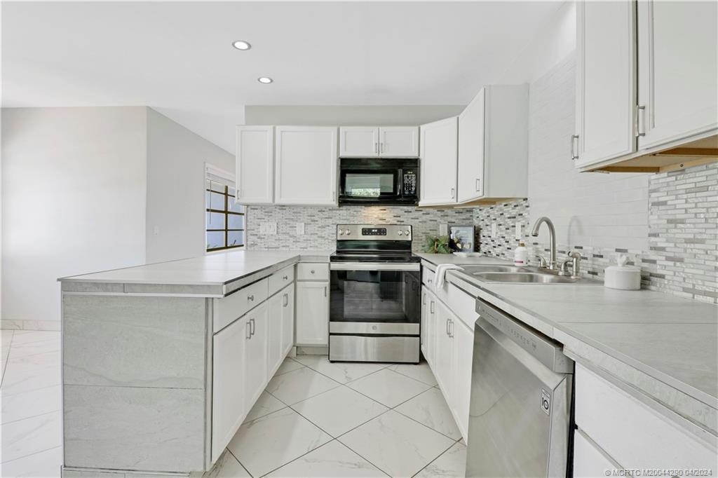 327 SW Dyer Drive