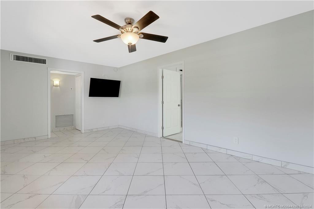 327 SW Dyer Drive