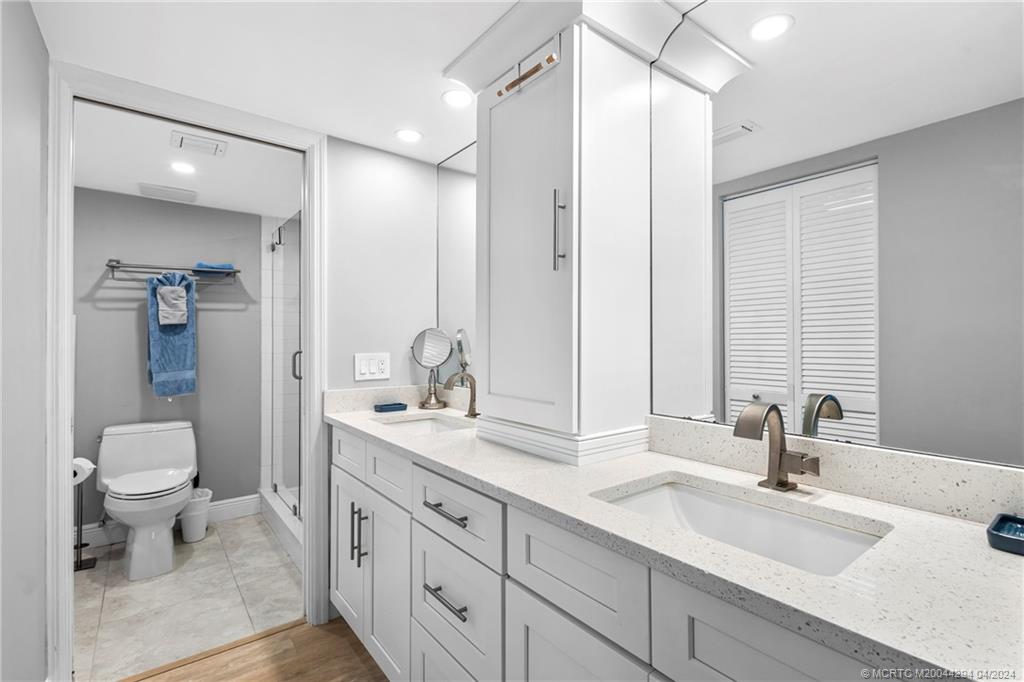 217 NE Edgewater Drive