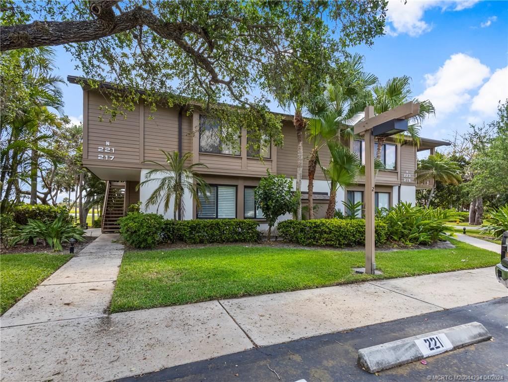 217 NE Edgewater Drive
