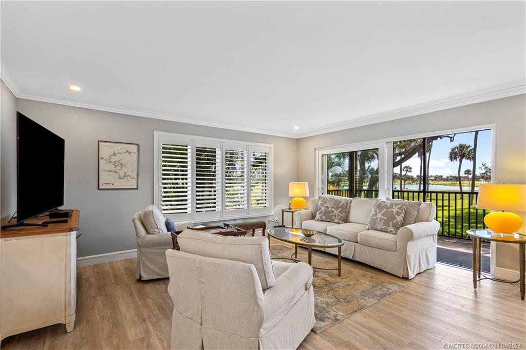 217 NE Edgewater Drive