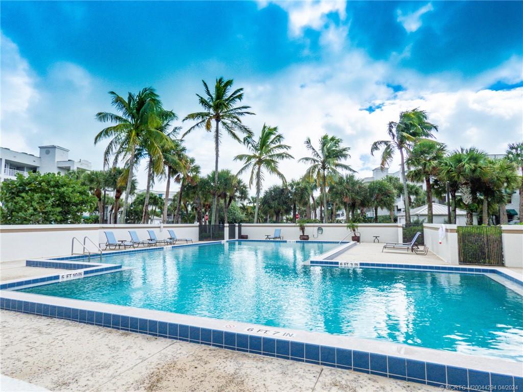 217 NE Edgewater Drive