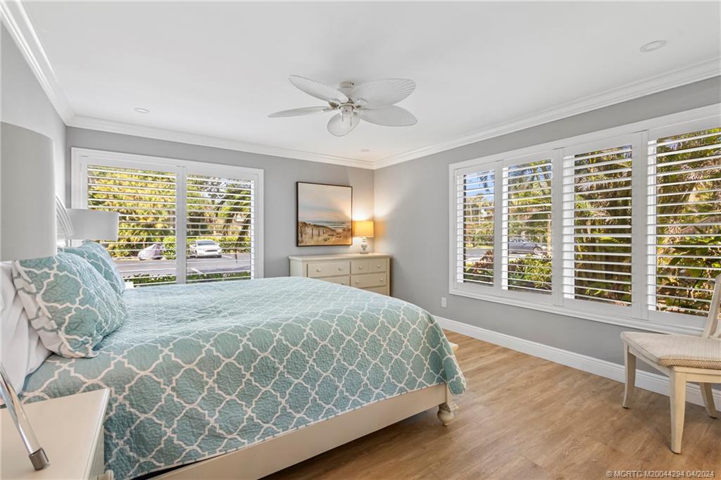 217 NE Edgewater Drive