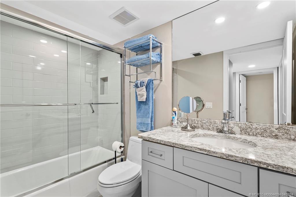 217 NE Edgewater Drive