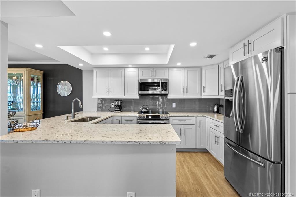 217 NE Edgewater Drive