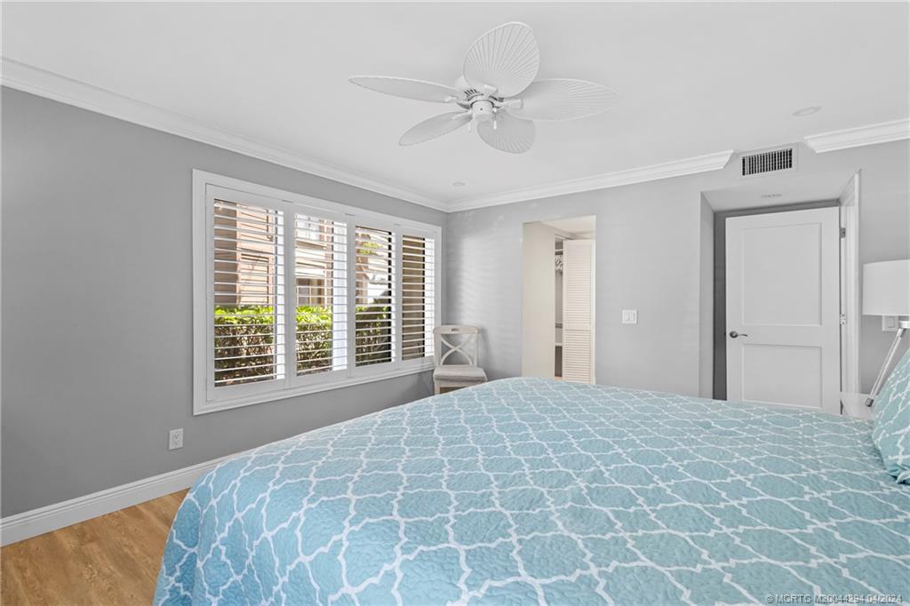 217 NE Edgewater Drive