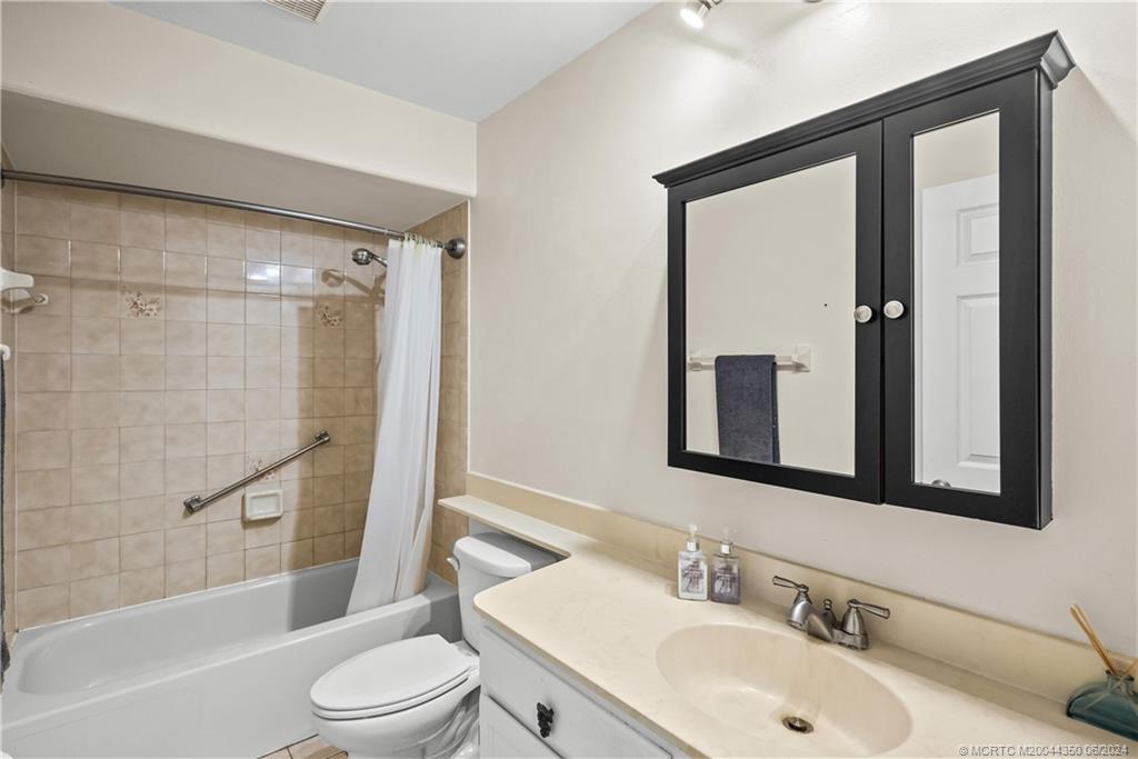 2089 SW Olympic Club Terrace