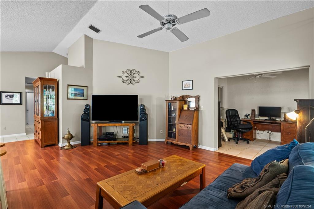 2089 SW Olympic Club Terrace