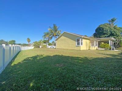 2285 SE Dill Lane