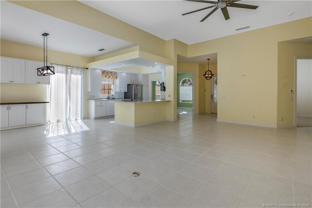 8952 SE Eldorado Way