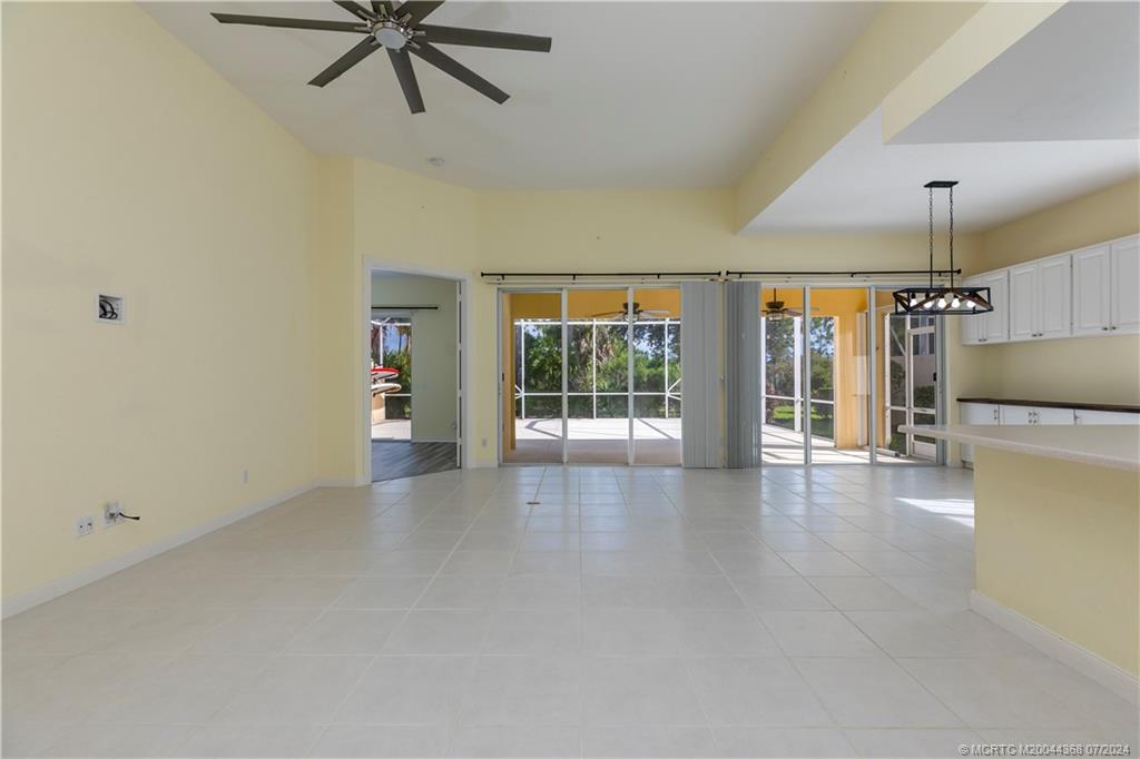 8952 SE Eldorado Way