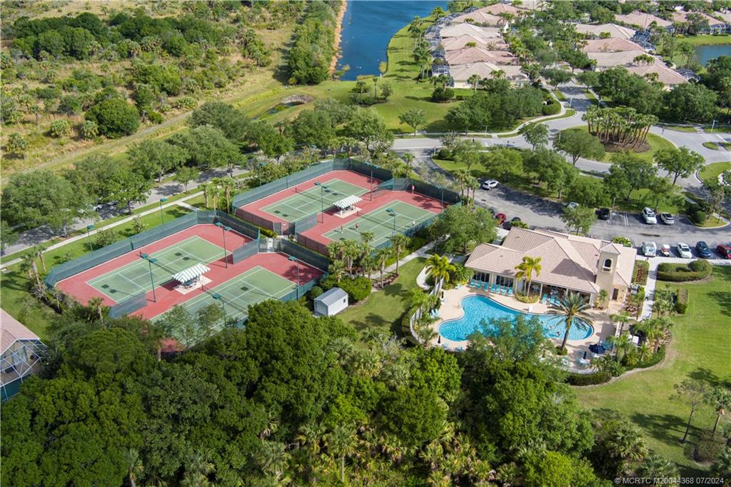 8952 SE Eldorado Way