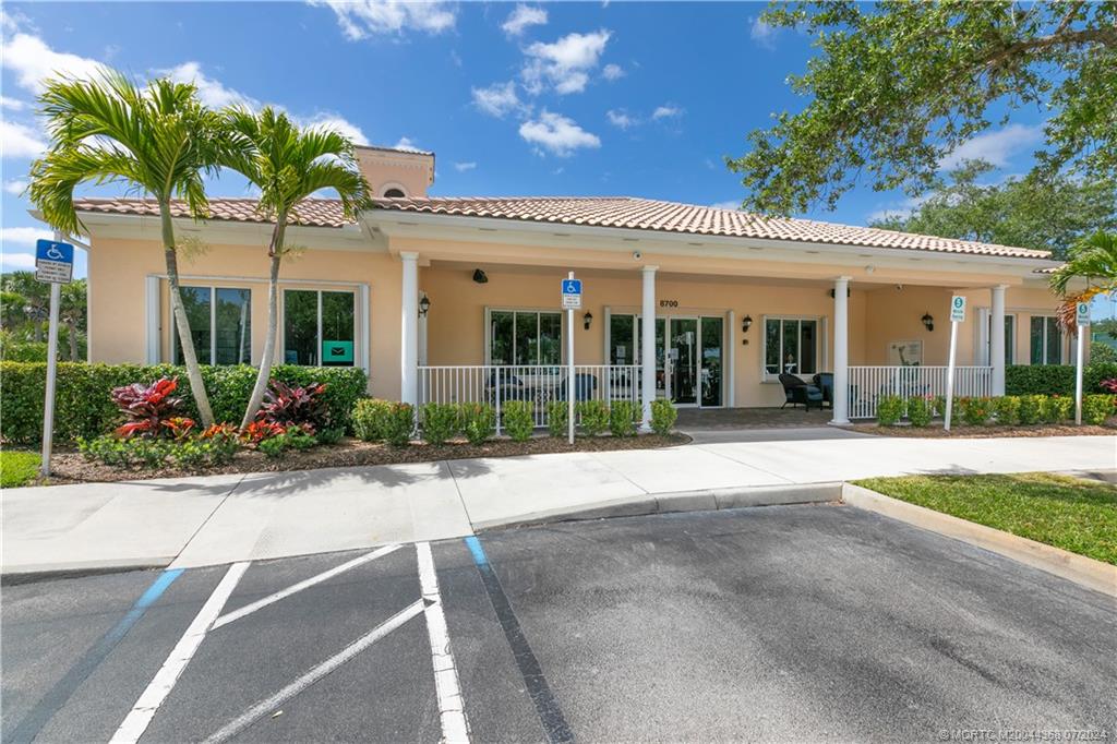 8952 SE Eldorado Way