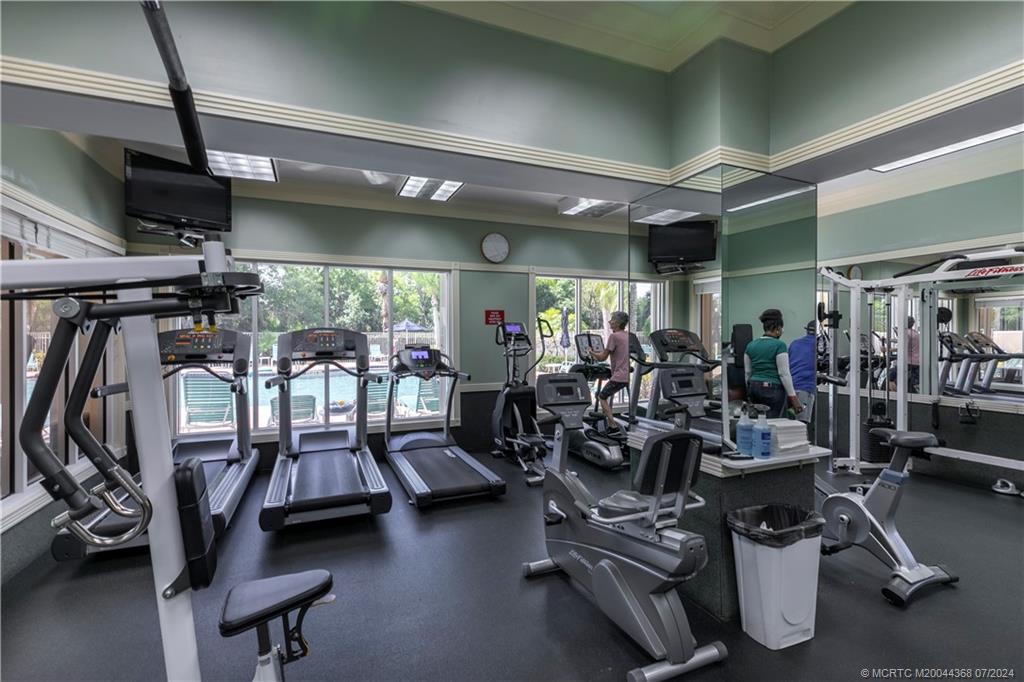 8952 SE Eldorado Way