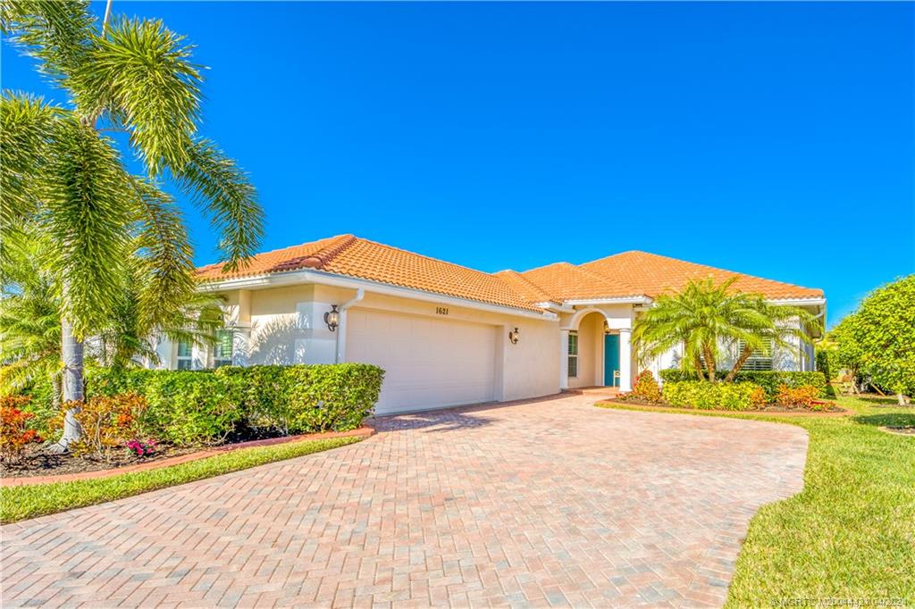 1621 NW Old Oak Terrace