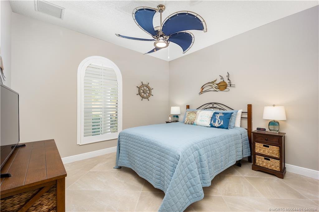 1621 NW Old Oak Terrace