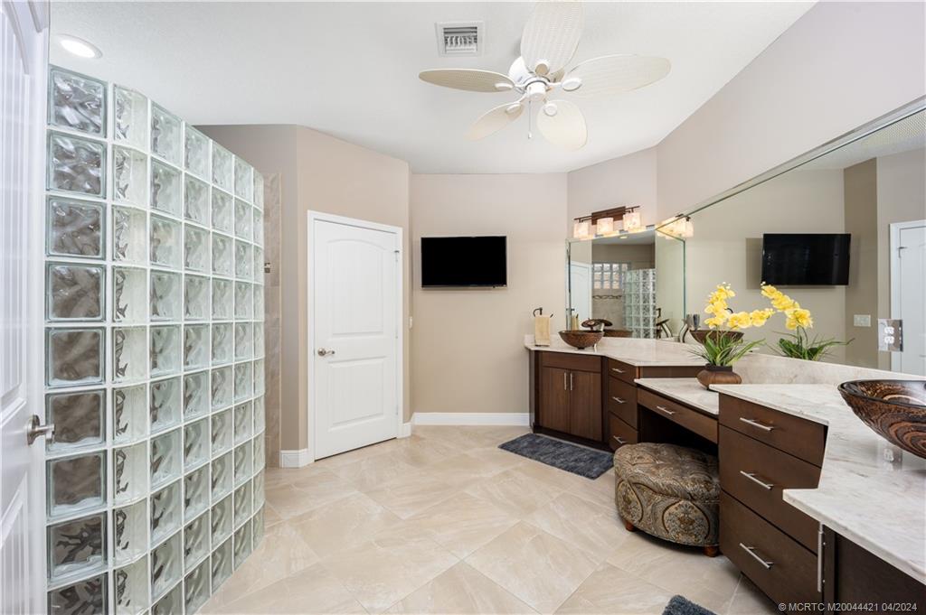 1621 NW Old Oak Terrace