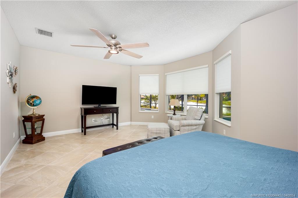 1621 NW Old Oak Terrace