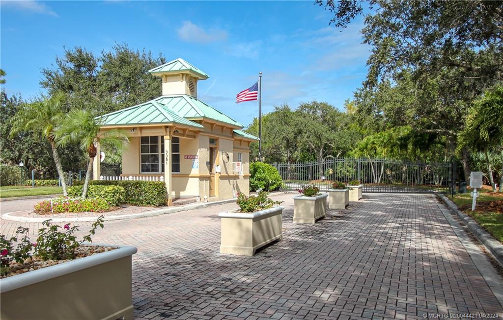 1621 NW Old Oak Terrace