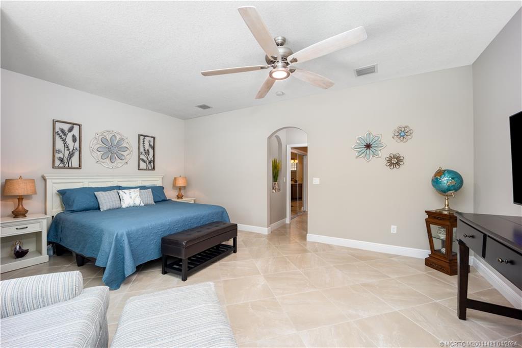 1621 NW Old Oak Terrace