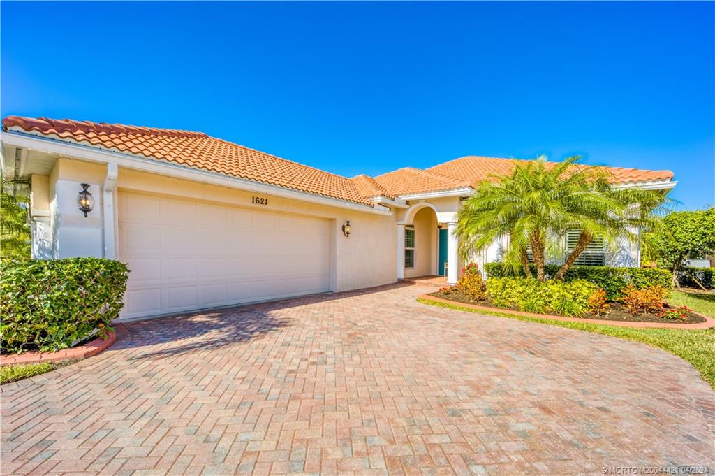 1621 NW Old Oak Terrace