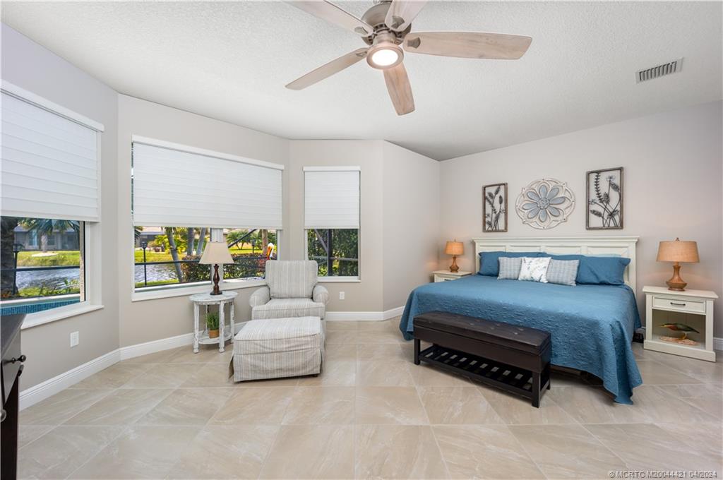 1621 NW Old Oak Terrace