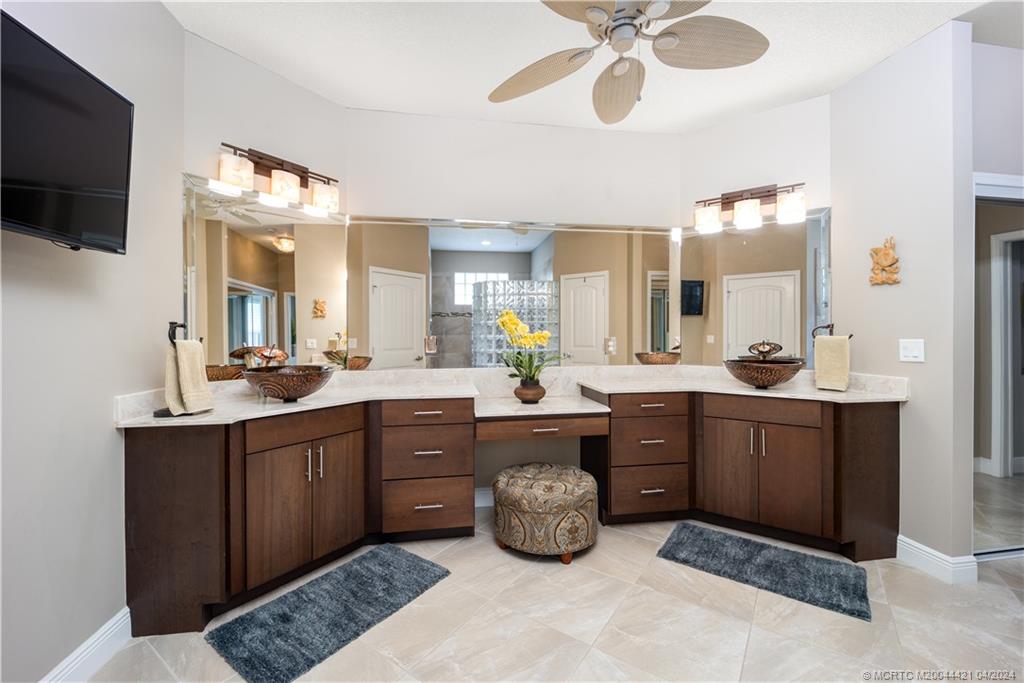 1621 NW Old Oak Terrace