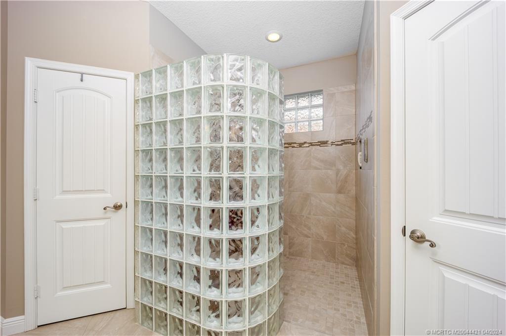 1621 NW Old Oak Terrace