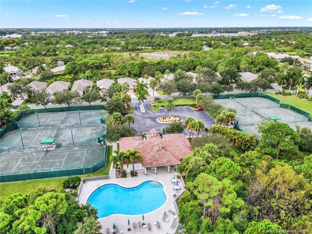 1621 NW Old Oak Terrace