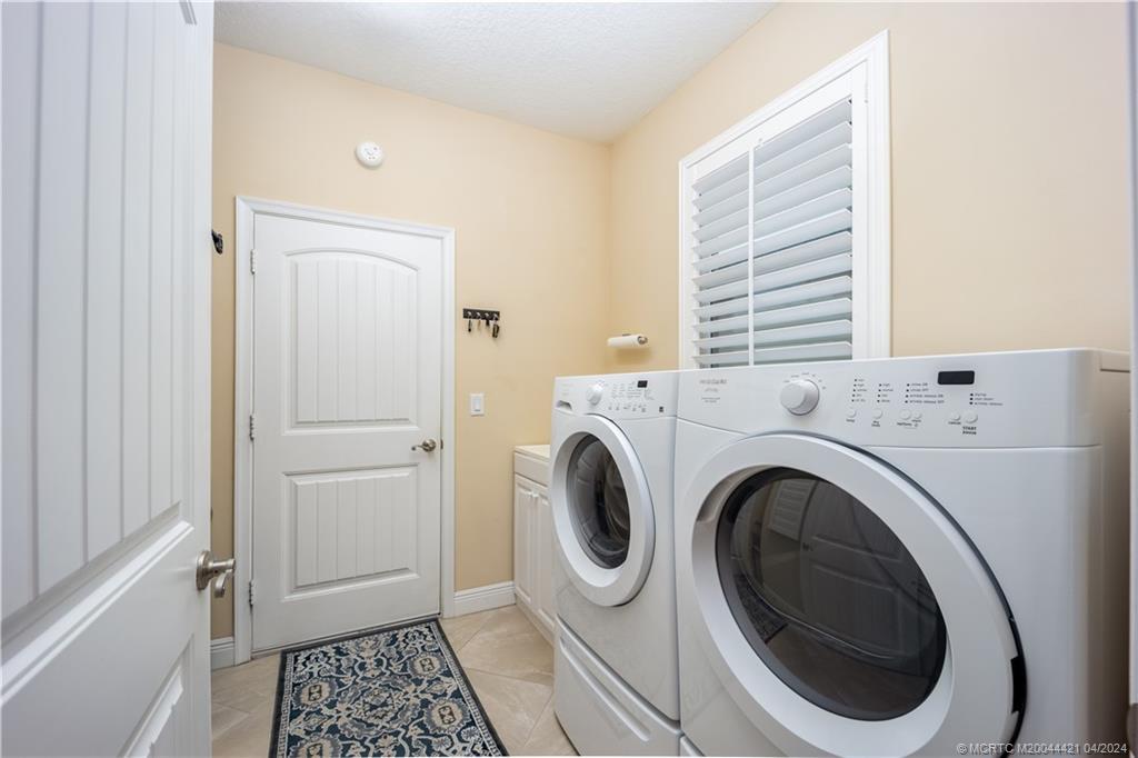 1621 NW Old Oak Terrace