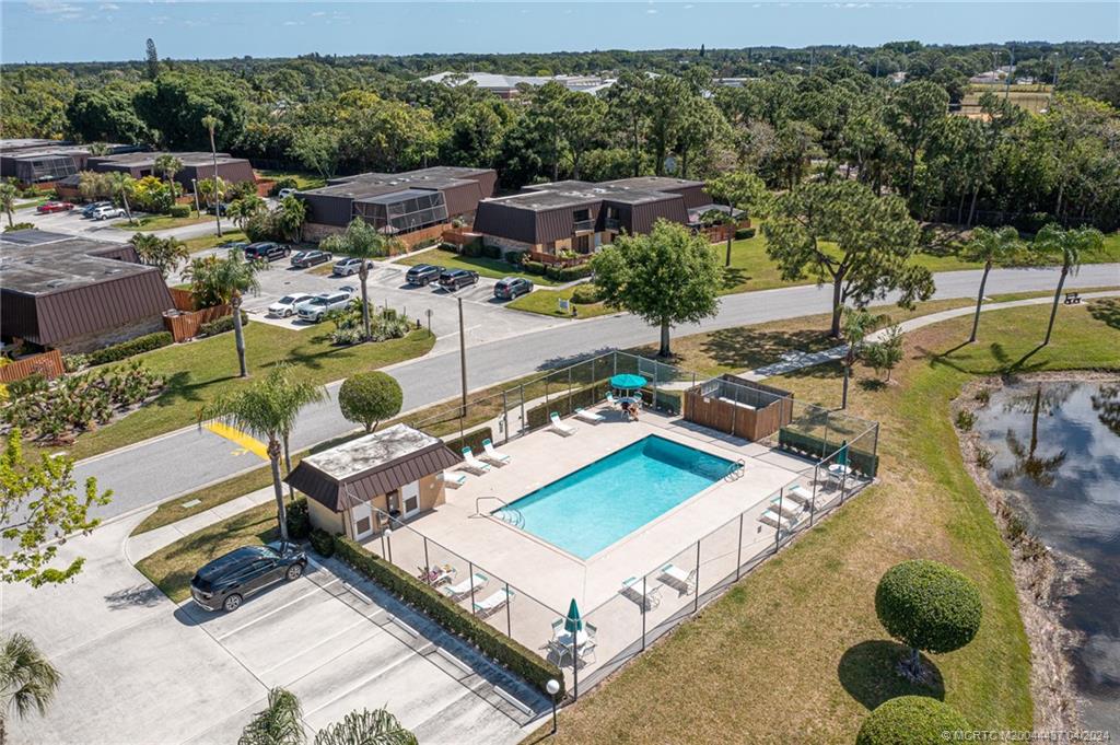 5925 SE Windsong Lane