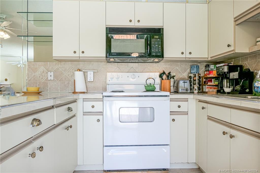 5925 SE Windsong Lane