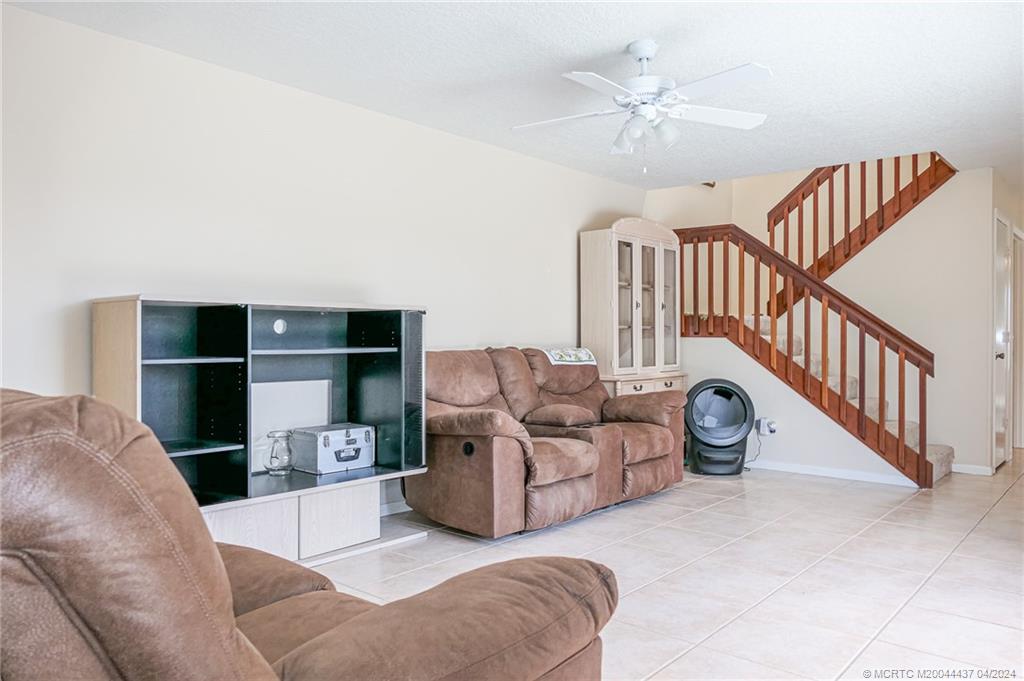 5925 SE Windsong Lane