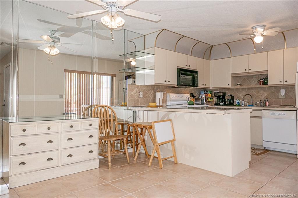 5925 SE Windsong Lane