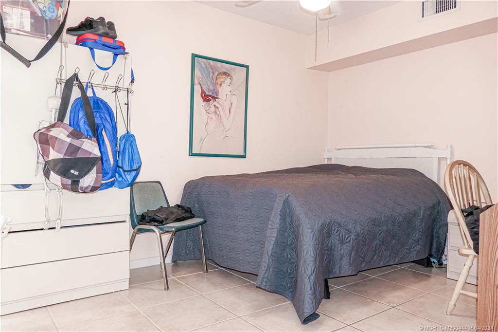 5925 SE Windsong Lane