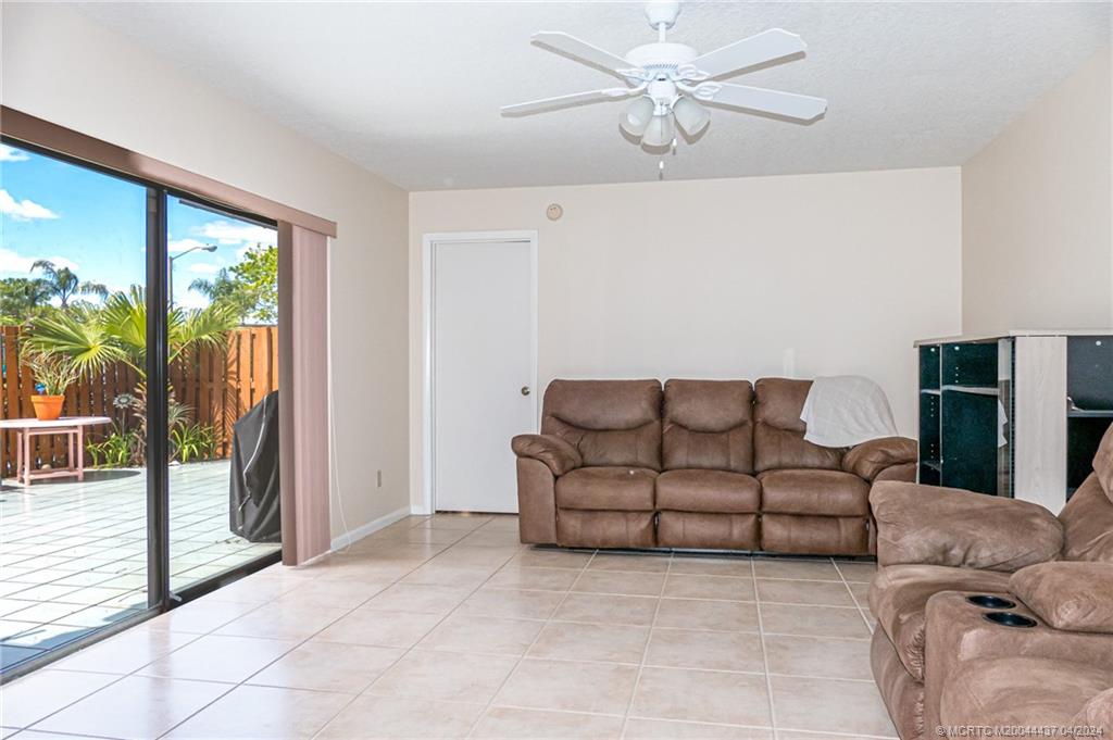 5925 SE Windsong Lane