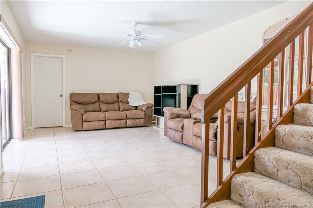 5925 SE Windsong Lane