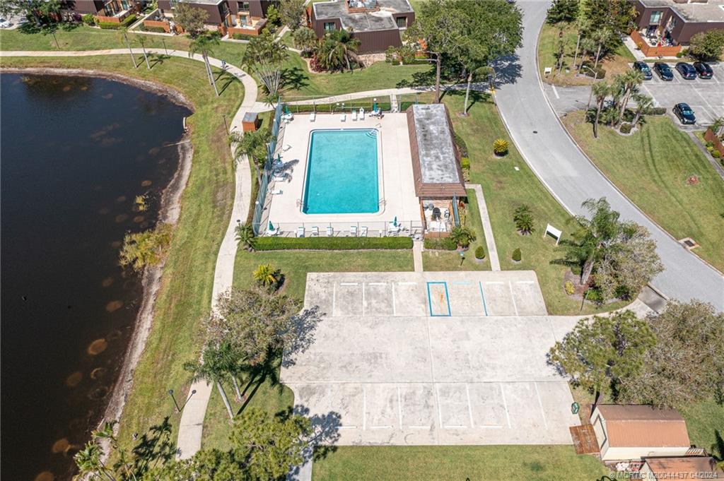 5925 SE Windsong Lane