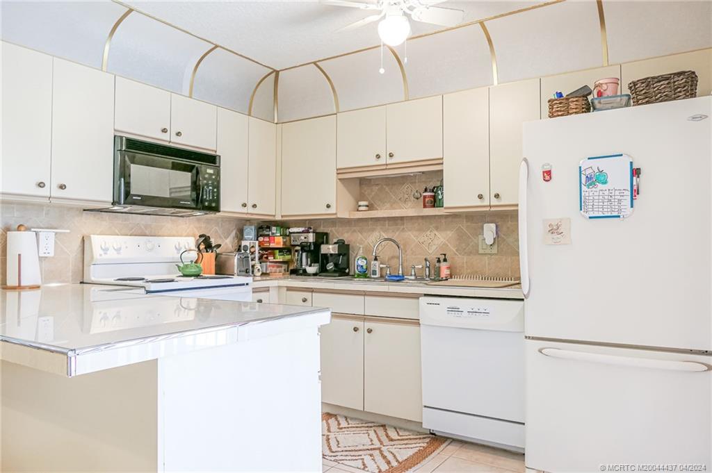 5925 SE Windsong Lane