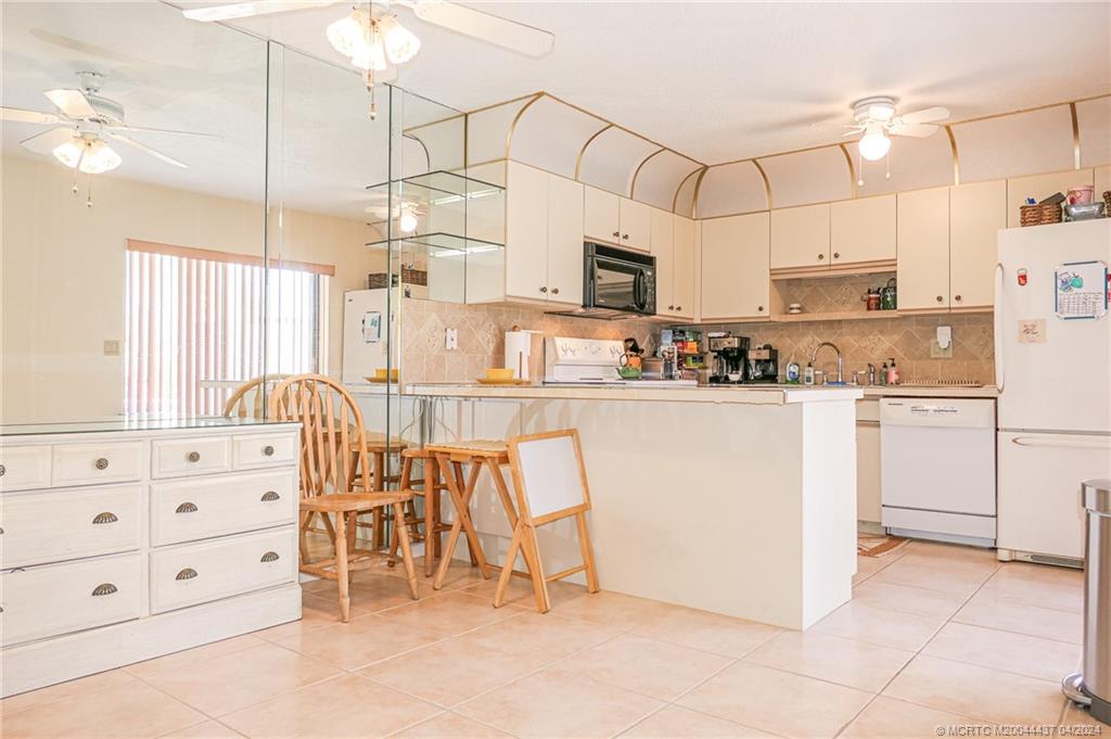 5925 SE Windsong Lane