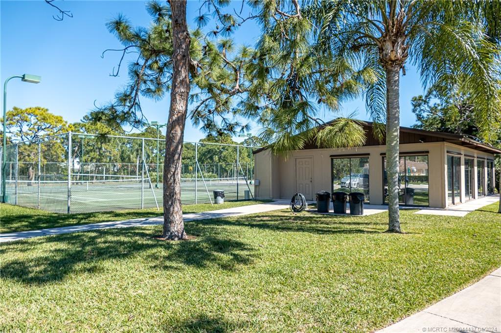 5925 SE Windsong Lane