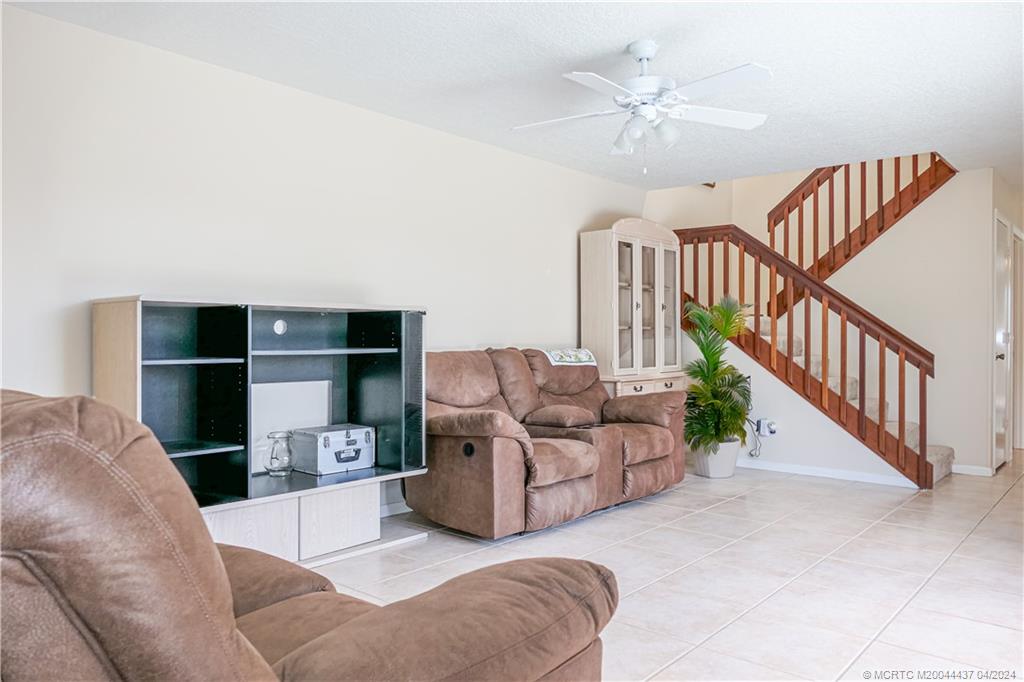 5925 SE Windsong Lane