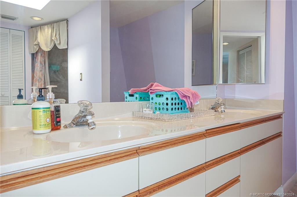 5925 SE Windsong Lane