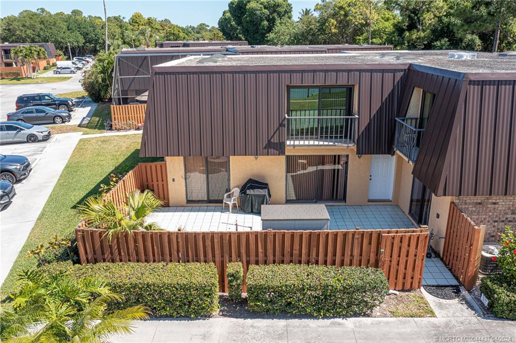 5925 SE Windsong Lane