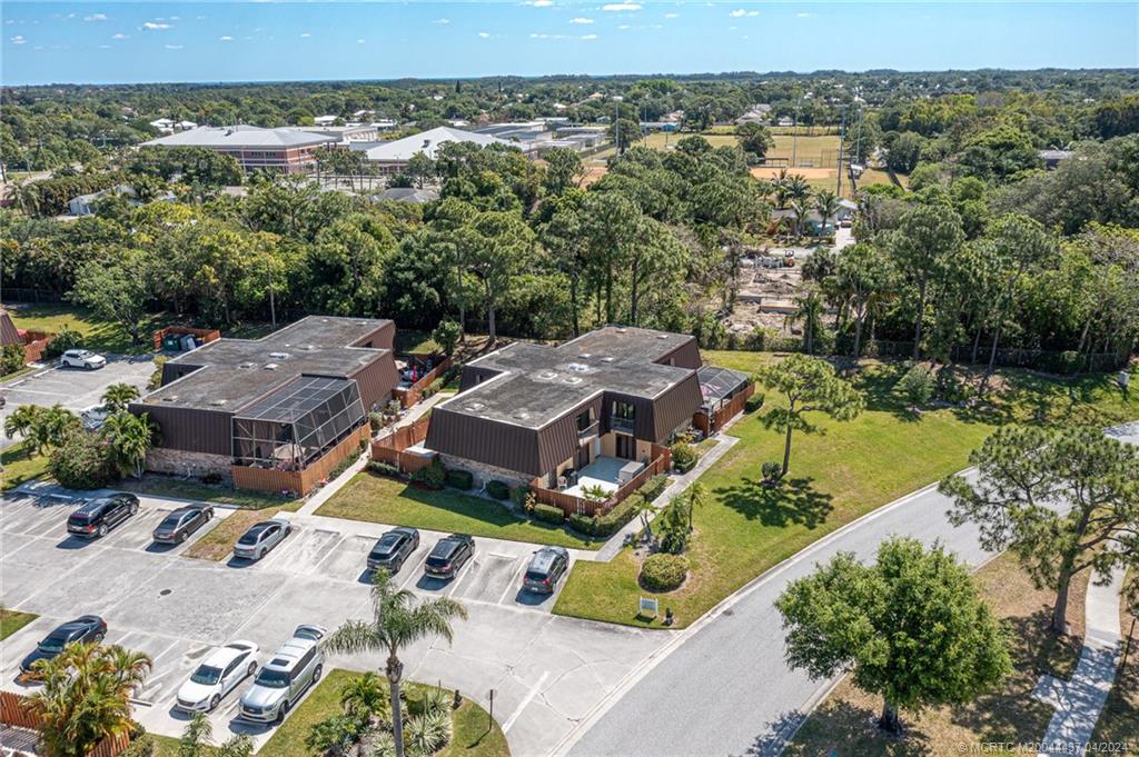 5925 SE Windsong Lane